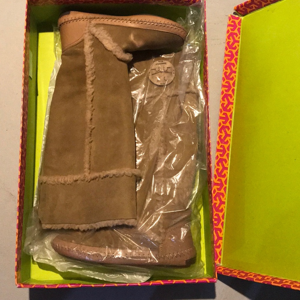 Slightly used TORY BURCH ugh style boots